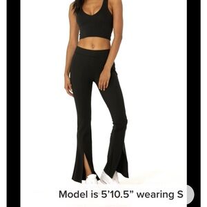 Alo split front leggings. Super stylish size small. Great condition.